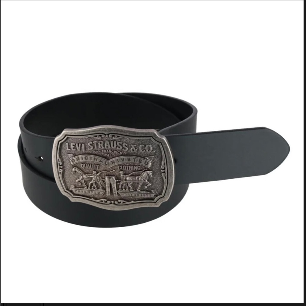 NWOT Levi Strauss Black Leather Belt with Silver Buckle size 95 or 38